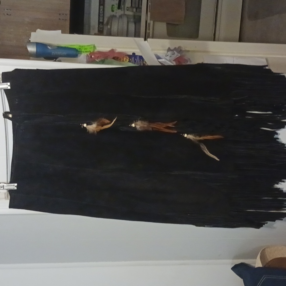 HB Suede Ajustable Skirt with Feathers.